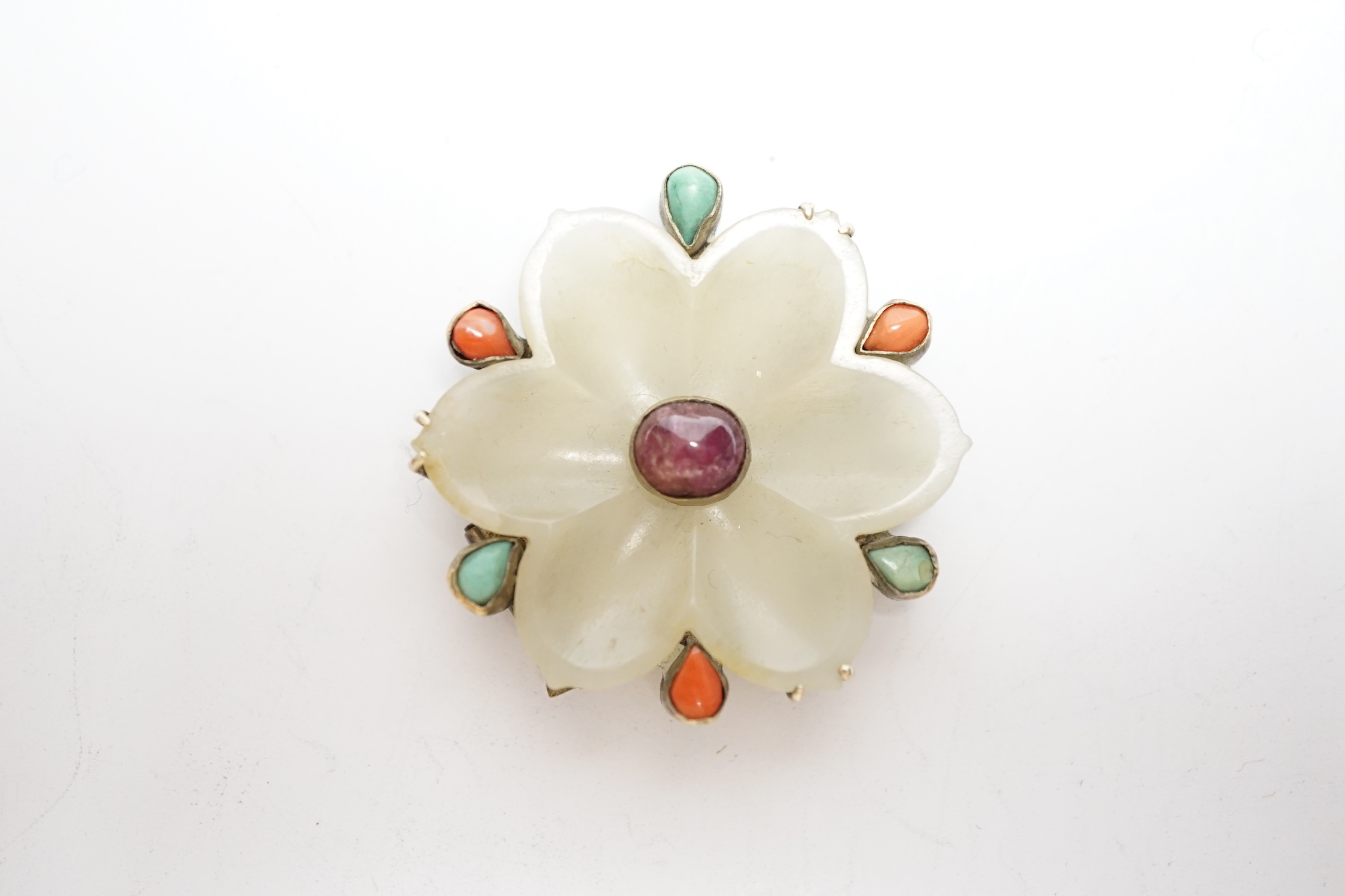 A Chinese jade and gem mounted clip, the jade flowerhead Yuan - Ming dynasty